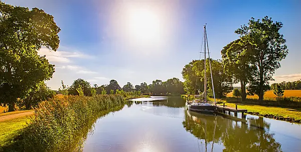 Rent a boat on Göta Kanal